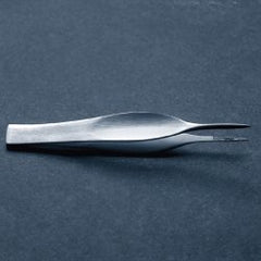 Splinter Forceps McKesson Feilchenfeld 4-1/2 Inch Length Floor / Office Grade Pakistani Stainless Steel NonSterile NonLocking Thumb Handle Straight Pointed Serrated Tips with Groove EACH MK-487598