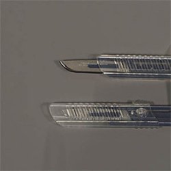 Safety Scalpel SklarSafe™ No. 10 Stainless Steel / Plastic Flat Ribbed Handle Sterile Disposable Box of 10 MK-549386