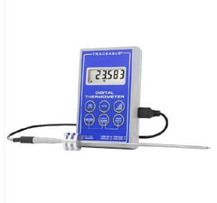 Cole-Parmer Inst. Datalogging Digital Thermometer Traceable® Fahrenheit / Celsius -328° to +932°F (-200° to +500°C) Stainless Steel Probe / Platinum Sensor Battery Operated
