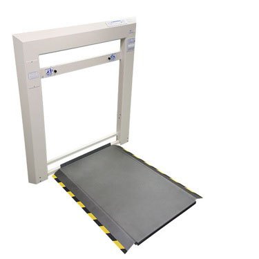 SR Instruments Wheelchair Scale SRScales® Digital LCD Display 1000 lbs. / 474 kg Capacity AC Operation