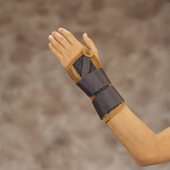 DeRoyal Wrist Brace DeRoyal® Suede Leatherette Left Hand Black / Brown Small