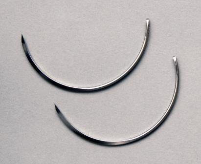 Suture Needle Richard-Allan® 1/2 Circle Reverse Cutting Needle Martin UterineType Size 5 Needle