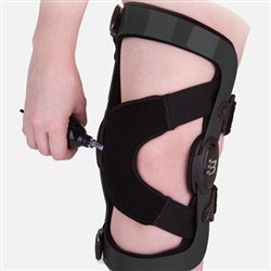 Breg Knee Brace 20.50 Patellafemoral Medium Buckle / D-Ring / Hook and Loop Strap Closure 18-3/4 to 21-1/2 Inch Thigh Circumference 12 Inch Length Left Knee